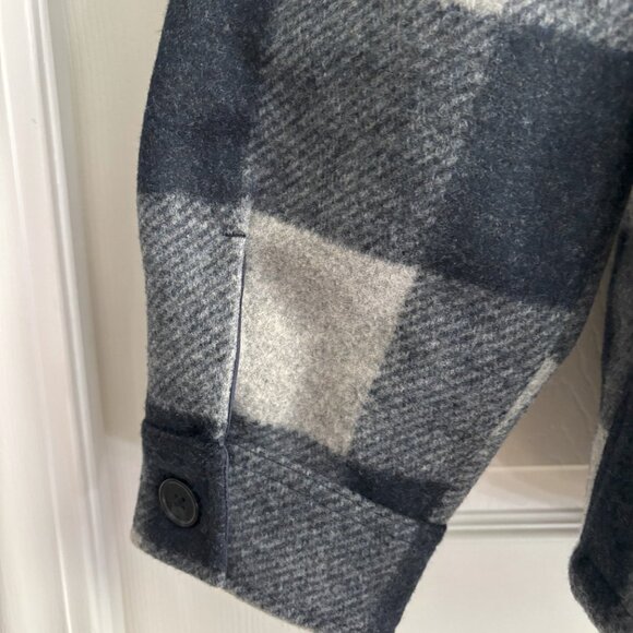 Discount Shipping on Men's NWT Banana Republic Heritage Shirt Jacket. - Picture 3 of 3